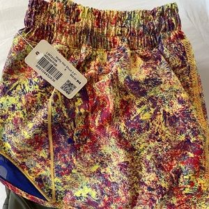Lululemon hotty hot 2.5" seawheeze 2019 size 8